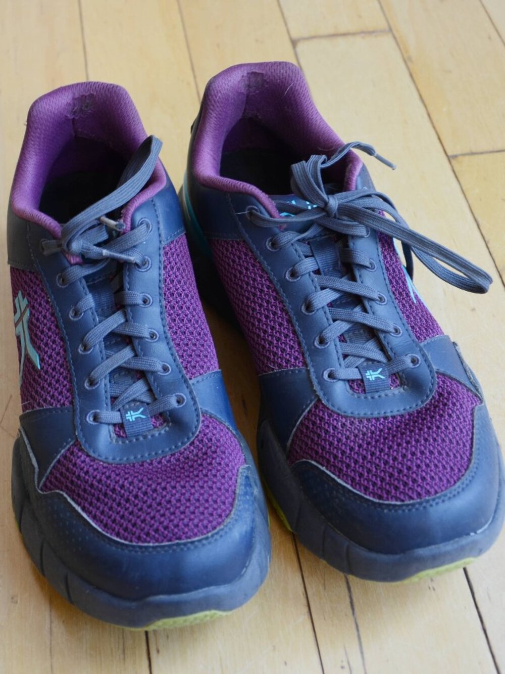 KURU Quantum 2 sneakers women size 11 M